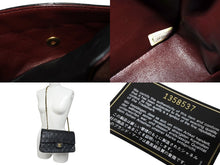 Load image into Gallery viewer, CHANEL シャネル マトラッセ25 Wフラップ Wチェーンショルダーバッグ 1番台 ラムスキン ココマーク ブラック ゴールド金具 美品 中古 4b009881