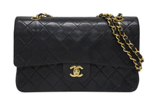 Load image into Gallery viewer, CHANEL シャネル マトラッセ25 Wフラップ Wチェーンショルダーバッグ 1番台 ラムスキン ココマーク ブラック ゴールド金具 美品 中古 4b009881