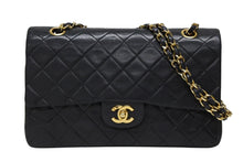 Load image into Gallery viewer, CHANEL シャネル マトラッセ25 Wフラップ Wチェーンショルダーバッグ 0番台 ココマーク ラムスキン ゴールド金具 美品 中古 4b009882