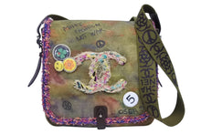 画像をギャラリービューアに読み込む, 極美品 CHANEL シャネル エンブロイダリー グラフィティ ショルダーバッグ A92789 ココマーク 20番台 カーキ 中古 4b009907