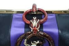 Load image into Gallery viewer, 極美品 GUCCI グッチ ワンショルダーバッグ 129457 04AW トムフォード期 レザー サテン ブラック パープル スネーク ゴールド金具 中古 4b009972