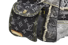 Load image into Gallery viewer, 極美品 LOUIS VUITTON ルイヴィトン スピーディ30 ボストンバッグ パッチワーク M95381 モノグラムデニム ブラック 中古 4b009975
