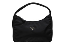 Load image into Gallery viewer, 極美品 PRADA プラダ ハンドバッグ アクセサリーポーチトライアングルロゴ ナイロン ブラック 中古 4b009979