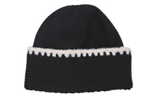 Load image into Gallery viewer, 新品同様 CHANEL シャネル ニットキャップ ビーニー AA9203 ココマーク カシミヤ シルク ブラック アイボリー 中古 4b009985