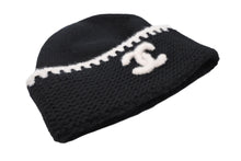 Load image into Gallery viewer, 新品同様 CHANEL シャネル ニットキャップ ビーニー AA9203 ココマーク カシミヤ シルク ブラック アイボリー 中古 4b009985