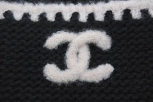 Load image into Gallery viewer, 新品同様 CHANEL シャネル ニットキャップ ビーニー AA9203 ココマーク カシミヤ シルク ブラック アイボリー 中古 4b009985