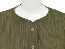 Load image into Gallery viewer, 極美品 ISSEY MIYAKE イッセイミヤケ WHITE LABEL プリーツベスト サンプル JAPAN製 ポリエステル カーキ 中古 4b004344