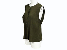 Load image into Gallery viewer, 極美品 ISSEY MIYAKE イッセイミヤケ WHITE LABEL プリーツベスト サンプル JAPAN製 ポリエステル カーキ 中古 4b004344