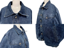 Load image into Gallery viewer, 極美品 CHROME HEARTS クロムハーツ クラシックジーン 袖フローラルクロスパッチ デニムジャケット ブルー レッド サイズXXL 中古 4b006175