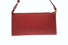 Load image into Gallery viewer, LOUIS VUITTON ルイヴィトン ポシェット アクセソワール アクセサリーポーチ エピレザー M5294E レッド ゴールド金具 美品 中古 4b008101