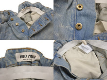 Load image into Gallery viewer, MIUMIU ミュウミュウ 総柄 デニム ショートパンツ ロゴ GWP300 コットン インディゴブルー ゴールド金具 サイズ24 美品 中古 4c066318