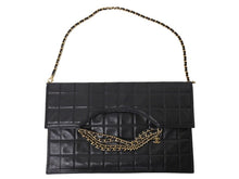 Load image into Gallery viewer, CHANEL シャネル チョコバー チェーンショルダーバッグ 7番台 ラムスキン ココマーク ブラック ゴールド金具 美品 中古 4c066543