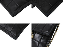 Load image into Gallery viewer, CHANEL シャネル チョコバー チェーンショルダーバッグ 7番台 ラムスキン ココマーク ブラック ゴールド金具 美品 中古 4c066543
