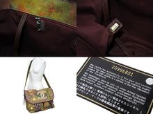 Load image into Gallery viewer, 極美品 CHANEL シャネル エンブロイダリー メッセンジャーバッグ 20番台 グラフィティ カーキ ココマーク A92790 中古 4c066731