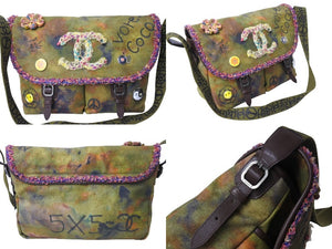 極美品 CHANEL シャネル エンブロイダリー メッセンジャーバッグ 20番台 グラフィティ カーキ ココマーク A92790 中古 4c066731