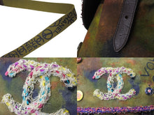 Load image into Gallery viewer, 極美品 CHANEL シャネル エンブロイダリー メッセンジャーバッグ 20番台 グラフィティ カーキ ココマーク A92790 中古 4c066731