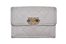 Load image into Gallery viewer, CHANEL シャネル ボーイシャネル 三つ折り財布 ココマーク 31番台 キャビアスキン ホワイト ゴールド金具 良品 中古 4c067016