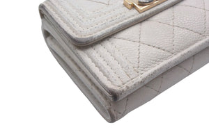 CHANEL シャネル ボーイシャネル 三つ折り財布 ココマーク 31番台 キャビアスキン ホワイト ゴールド金具 良品 中古 4c067016
