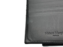 Load image into Gallery viewer, MaisonMargiela メゾンマルジェラ フリップフラップウォレット 二つ折り財布 レザー ブラック ホワイト 美品 中古 4c067023