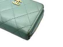 Load image into Gallery viewer, CHANEL シャネル マトラッセ コインケース 財布 ココマーク 31番台 キャビアスキン エメラルドグリーン ゴールド金具 美品 中古 4c067025