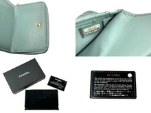 Load image into Gallery viewer, CHANEL シャネル マトラッセ コインケース 財布 ココマーク 31番台 キャビアスキン エメラルドグリーン ゴールド金具 美品 中古 4c067025