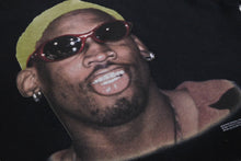 Load image into Gallery viewer, VINTAGE ヴィンテージ デニス ロッドマン スウェット サイズL 90s ブラック プリント バスケ 当時物 美品 中古 4c067100