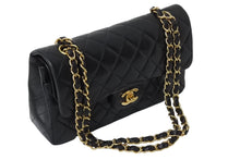 Load image into Gallery viewer, CHANEL シャネル チェーンショルダーバッグ マトラッセ23 Wフラップ ラムスキン 6番台 ブラック ゴールド 美品 中古 4c067104cc