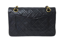 Load image into Gallery viewer, CHANEL シャネル チェーンショルダーバッグ マトラッセ23 Wフラップ ラムスキン 2番台 ブラック ゴールド 美品 中古 4c067105cc