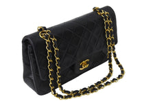 Load image into Gallery viewer, CHANEL シャネル チェーンショルダーバッグ マトラッセ23 Wフラップ ラムスキン 2番台 ブラック ゴールド 美品 中古 4c067105cc