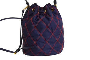 同様に PRADA プラダ ショルダーバッグ 巾着チェック ナイロン トライアングルロゴ CO190 ナイロン レザー ゴールド金具 中古 4c067110 