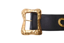 Load image into Gallery viewer, CHANEL シャネル レザーベルト サイズ80/32 ブラック ゴールド レザー メタル 93A刻印 ブランドロゴ 美品 中古 4c067111