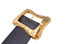 Load image into Gallery viewer, CHANEL シャネル レザーベルト サイズ80/32 ブラック ゴールド レザー メタル 93A刻印 ブランドロゴ 美品 中古 4c067111