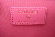 Load image into Gallery viewer, 極美品 CHANEL シャネル ジップコインケース キーケース 27番台 2018-2019年 キャビアスキン ピンク ゴールド金具 中古 4c067122