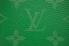 Load image into Gallery viewer, 極美品 LOUIS VUITTON ルイ ヴィトン オーガナイザードゥポッシュ カードケース M83101 タイガラマ グリーン 中古 4c067122lv