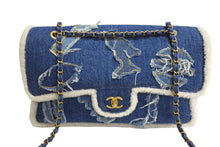Load image into Gallery viewer, 極美品 CHANEL シャネル チェーンショルダーバッグ エジプトライン 28番台 2019年 デニム ブルー ホワイト ゴールド 中古 4c067123cc