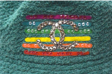 Load image into Gallery viewer, CHANEL × Pharrell Williams シャネル × ファレルウィリアムス クラッシャーハット ココマーク グリーン M 美品 中古 4c067124