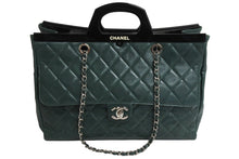 Load image into Gallery viewer, CHANEL シャネル 2WAY ハンド チェーンショルダーバッグ 19番台 マトラッセ ココマーク グリーン レザー シルバー金具 美品 中古 4c067129