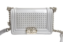Load image into Gallery viewer, CHANEL シャネル ボーイシャネル チェーンショルダーバッグ 24番台 イタリア製 メタリックカーフレザー シルバー 美品 中古 4c067130