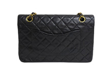 Load image into Gallery viewer, CHANEL シャネル マトラッセ 25 ショルダーバッグ ダブルフラップ 2番台 ラムスキン ブラック ゴールド 美品 中古 4c067149