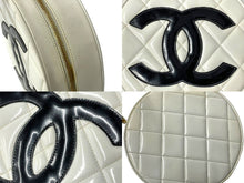 Load image into Gallery viewer, シャネル CHANEL ヴィンテージ ラウンド バニティバッグ チェーンハンドル ココマーク ホワイト 激レア パテント 美品 中古 4c067150