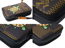 Load image into Gallery viewer, 極美品 LOUIS VUITTON ルイヴィトン ダブルフォンポーチ ショルダーバッグ N40377 ダミエジャイアント NIGO コラボ 中古 4c067163