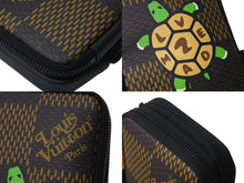 Load image into Gallery viewer, 極美品 LOUIS VUITTON ルイヴィトン ダブルフォンポーチ ショルダーバッグ N40377 ダミエジャイアント NIGO コラボ 中古 4c067163