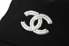 Load image into Gallery viewer, 極美品 CHANEL シャネル ハット 帽子 ココマーク 内チェック ブラック M 23AW コットン 中古 4c067165