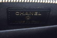 Load image into Gallery viewer, CHANEL シャネル コインケース 小銭入れ カメリア ココマーク 29番台 ラムスキン シルバー金具 ブラック 美品 中古 4c067170