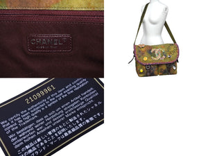 極美品 CHANEL シャネル エンブロイダリー メッセンジャーバッグ 21番台 グラフィティ カーキ ココマーク A92790 中古 4c067174