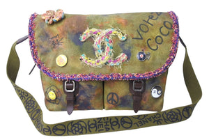 極美品 CHANEL シャネル エンブロイダリー メッセンジャーバッグ 21番台 グラフィティ カーキ ココマーク A92790 中古 4c067174