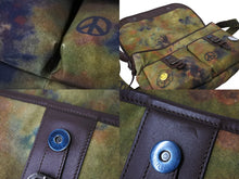 Load image into Gallery viewer, 極美品 CHANEL シャネル エンブロイダリー メッセンジャーバッグ 21番台 グラフィティ カーキ ココマーク A92790 中古 4c067174