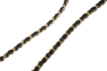 Load image into Gallery viewer, CHANEL シャネル マトラッセ ポシェット チェーンショルダーバッグ メガネケース 31番台 キャビアスキン ブラック 美品 中古 4c067178