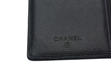 Load image into Gallery viewer, 新品未使用 CHANEL シャネル パスケース サークル ココマーク プレート パスポート 9番台 ブラック 中古 4c067184