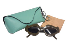 Load image into Gallery viewer, 新品未使用 LOEWE ロエベ サングラス サイドロゴ LW40109U サイズ52▫︎18 140 イタリア製 ゴールド金具 カーキ 中古 4c067430